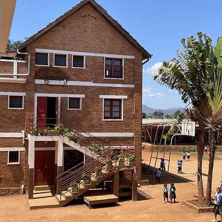 Lycee Picot De Cloriviere Dont Les Revenus Financent L'Education Des Eleves Apartman Antsirabe Kültér fotó