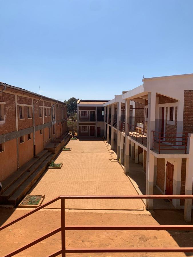 Lycee Picot De Cloriviere Dont Les Revenus Financent L'Education Des Eleves Apartman Antsirabe Kültér fotó