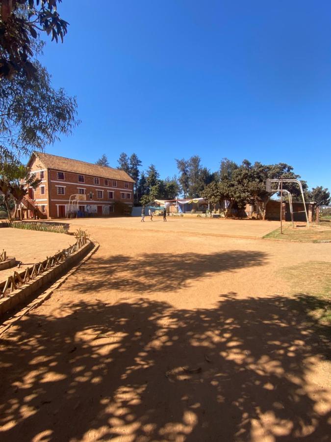 Lycee Picot De Cloriviere Dont Les Revenus Financent L'Education Des Eleves Apartman Antsirabe Kültér fotó