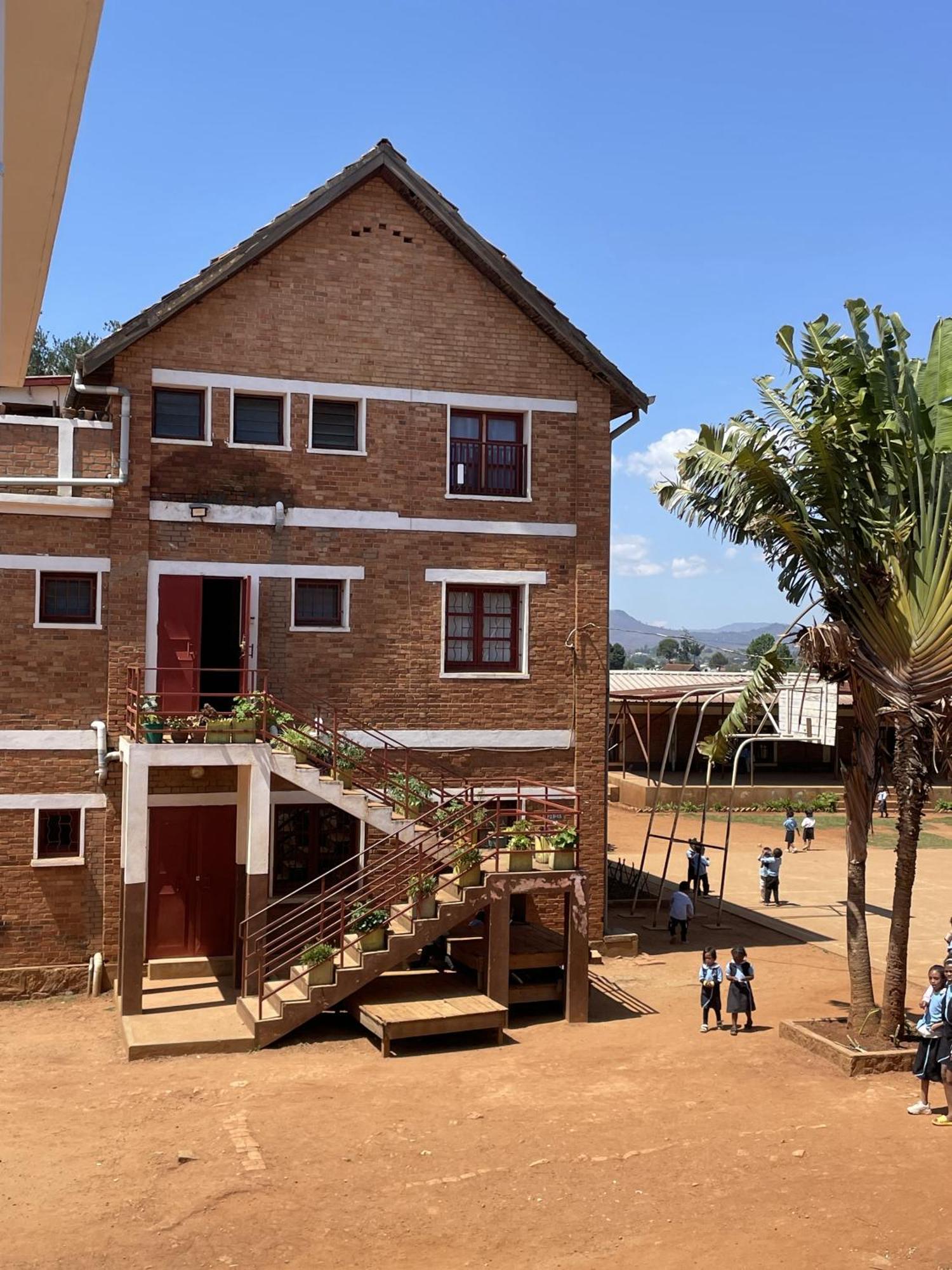 Lycee Picot De Cloriviere Dont Les Revenus Financent L'Education Des Eleves Apartman Antsirabe Kültér fotó